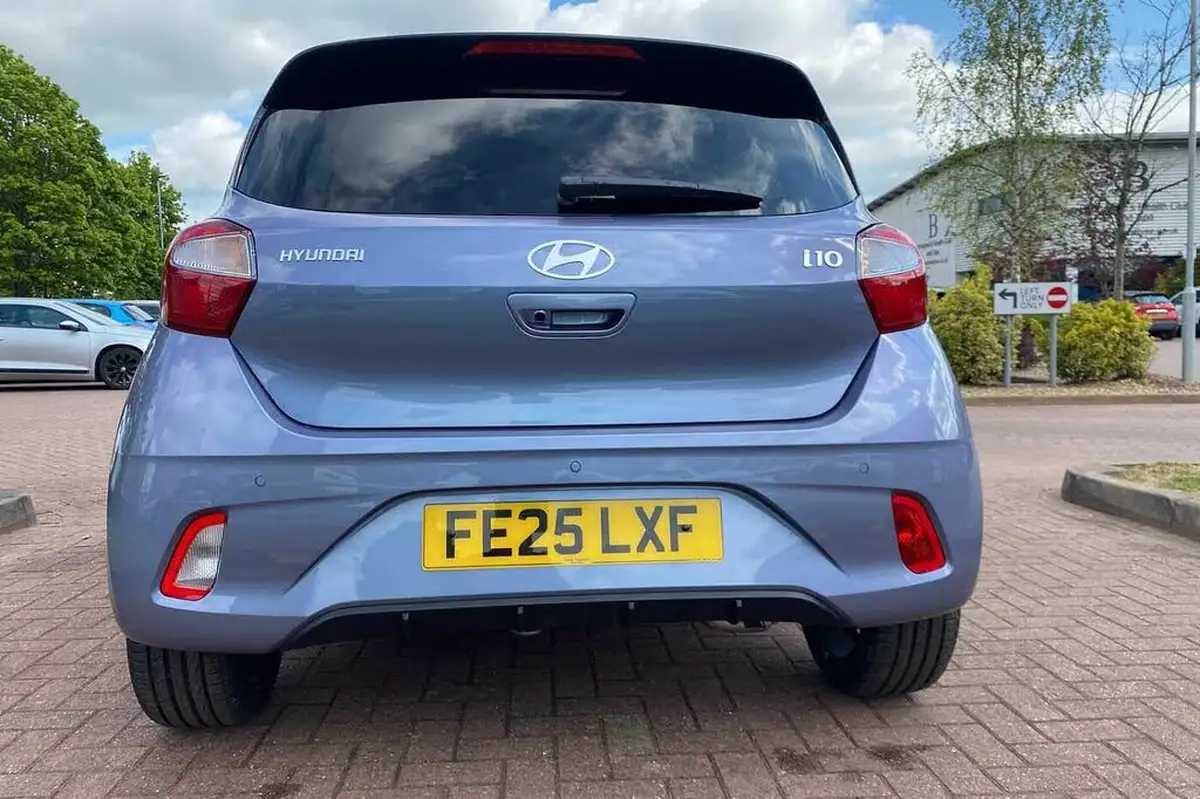 2025-hyundai-i10-10-premium-63ps-auto-big-10