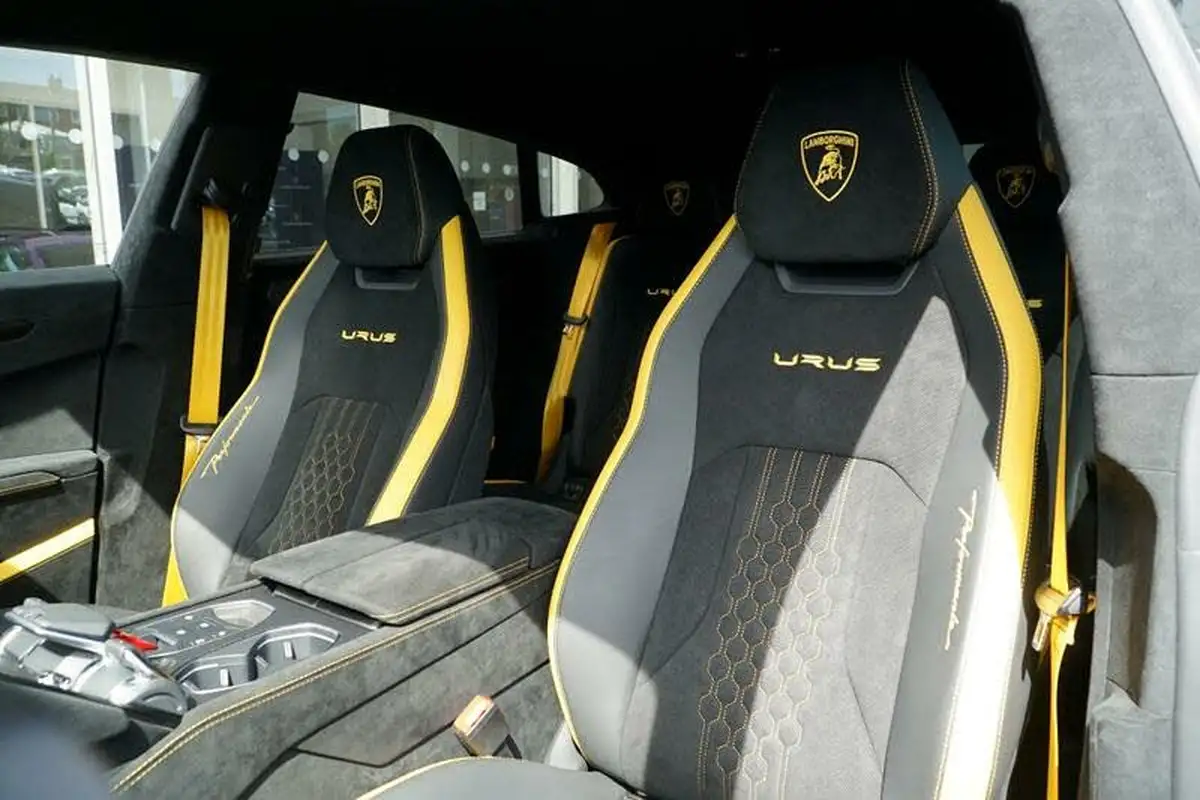 2023-lamborghini-urus-40-no-trim-big-19