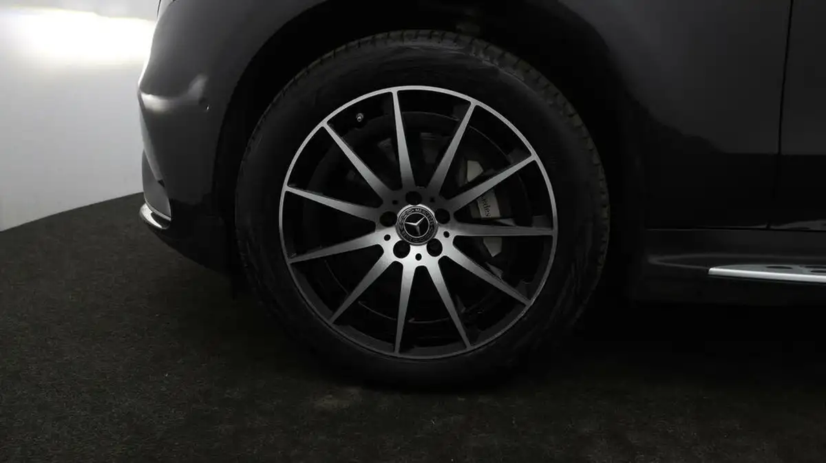 2022-mercedes-benz-eqc-e-eqc-400-amg-line-big-17