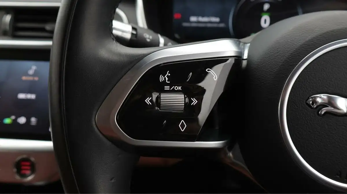 2021-jaguar-i-pace-ev400-hse-big-24