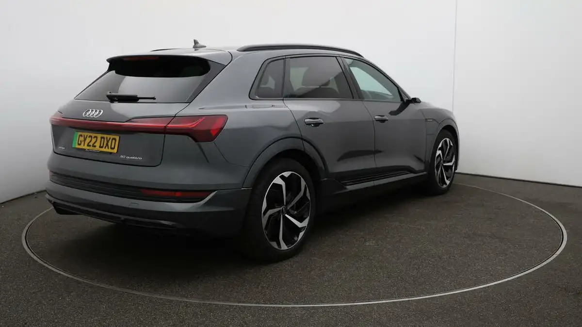 2022-audi-e-tron-50e-black-edition-station-wagon-big-54