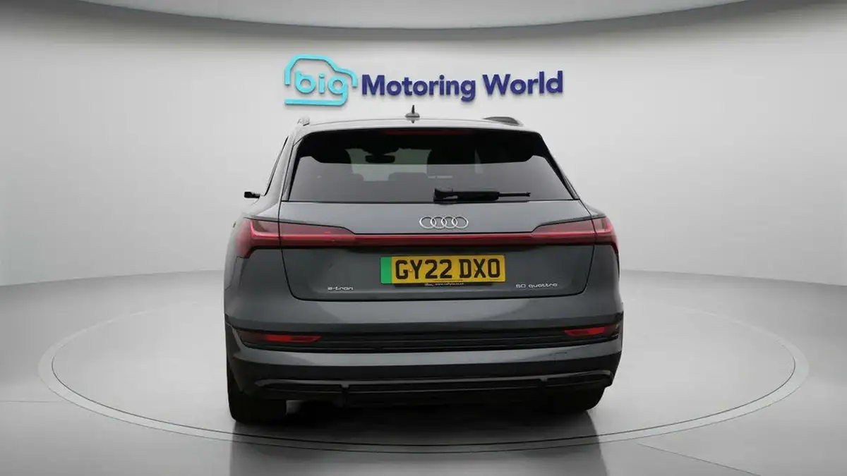 2022-audi-e-tron-50e-black-edition-station-wagon-big-6