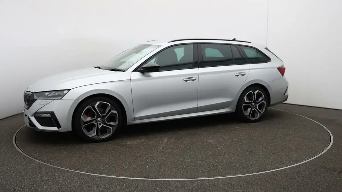 2021-skoda-octavia-20tdi-vrs-estate-big-67