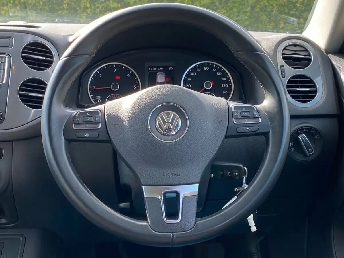 2015-volkswagen-tiguan-20tdi-match-150ps-4wd-bmt-big-49