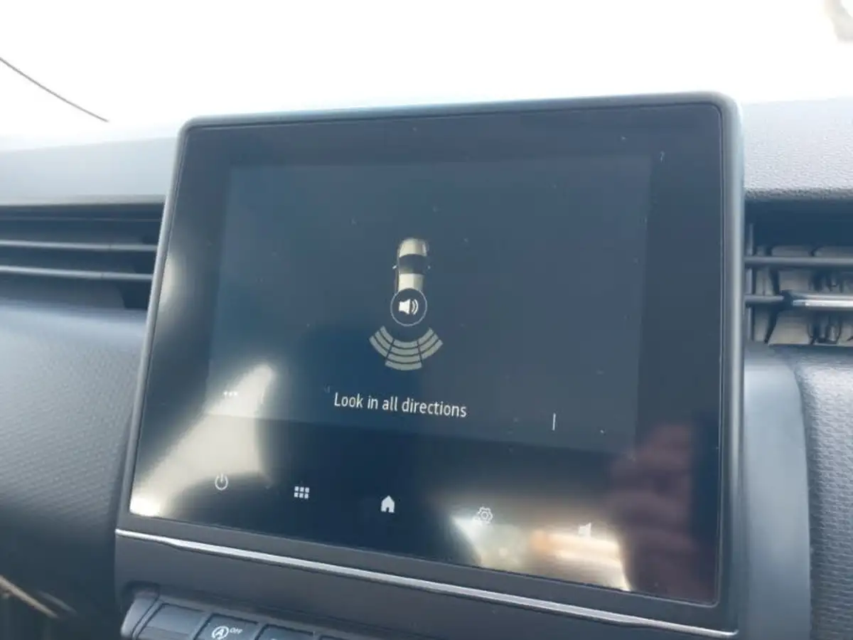 2021-renault-clio-10-tce-iconic-90ps-big-10
