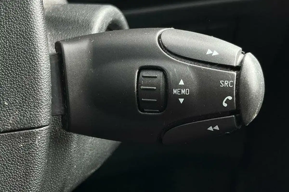 2015-citroen-c3-12-selection-big-23