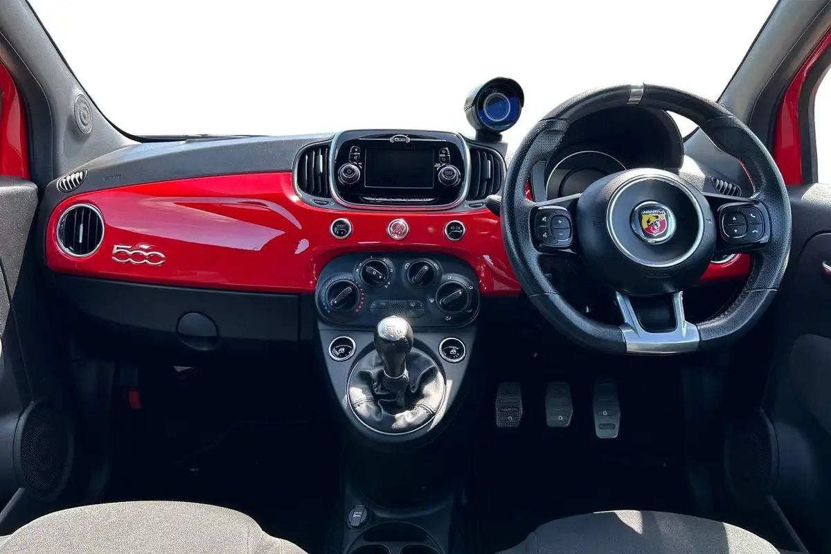 2021-abarth-595-14-tjet-big-8