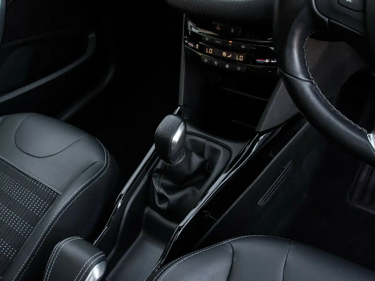 2018-peugeot-2008-suv-12-puretech-allure-premium-ss-big-32
