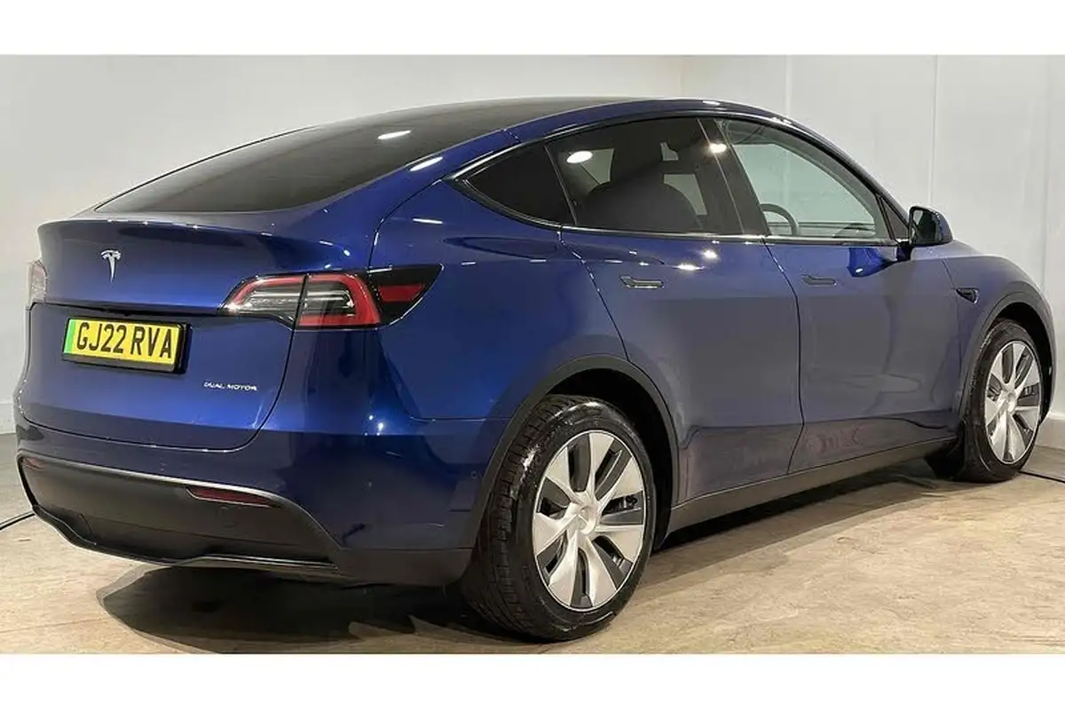 2022-tesla-model-y-e-long-range-big-8