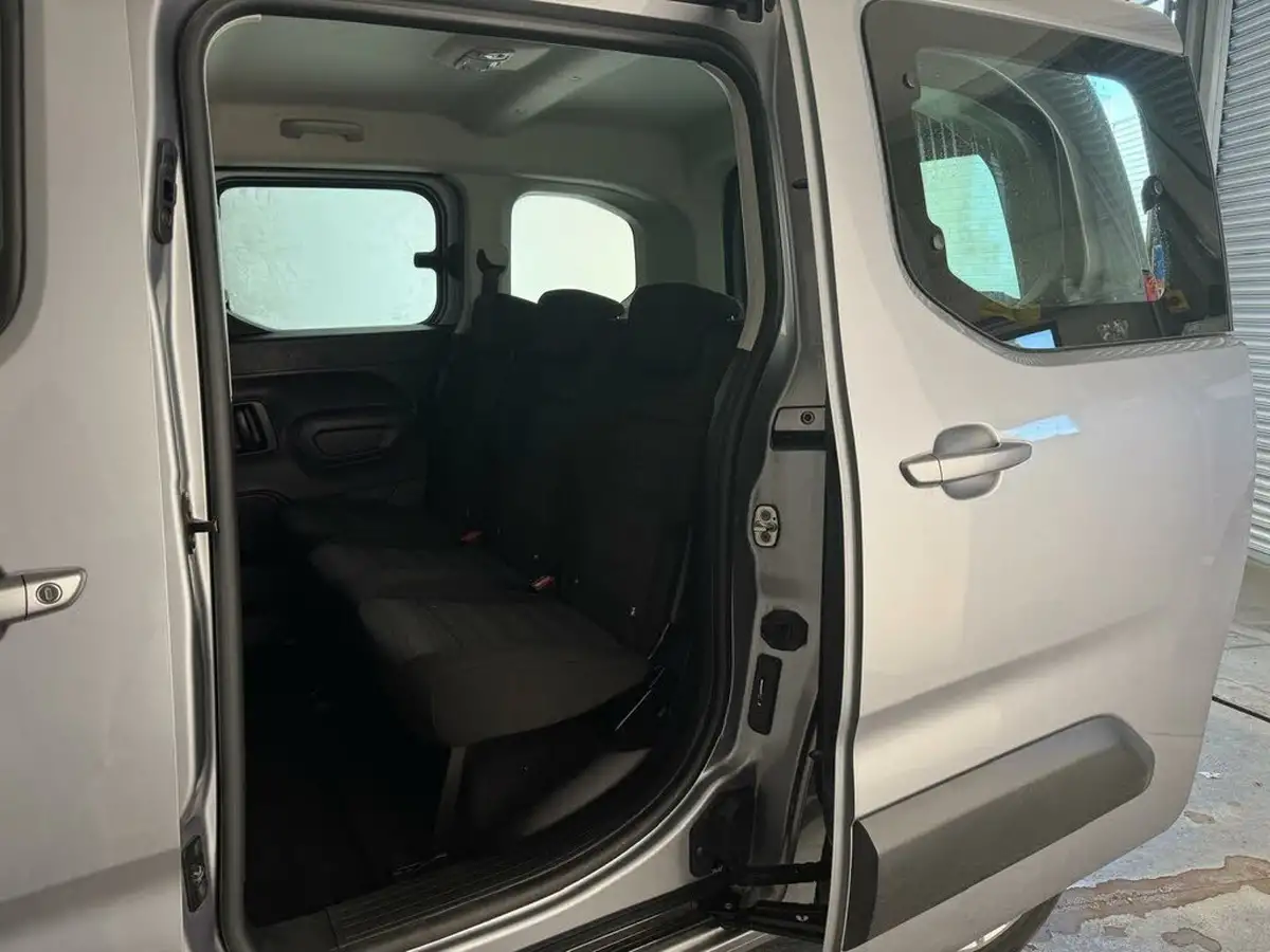 2021-vauxhall-combo-life-12i-edition-big-40