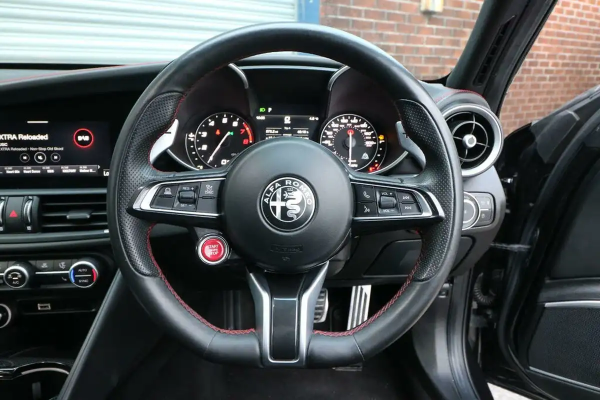 2020-alfa-romeo-giulia-29-biturbo-quadrifoglio-big-9