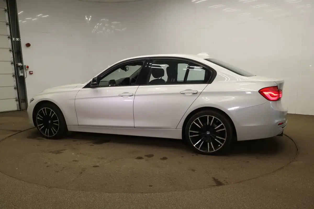 2016-bmw-3-series-15-318i-sport-saloon-4d-auto-big-5