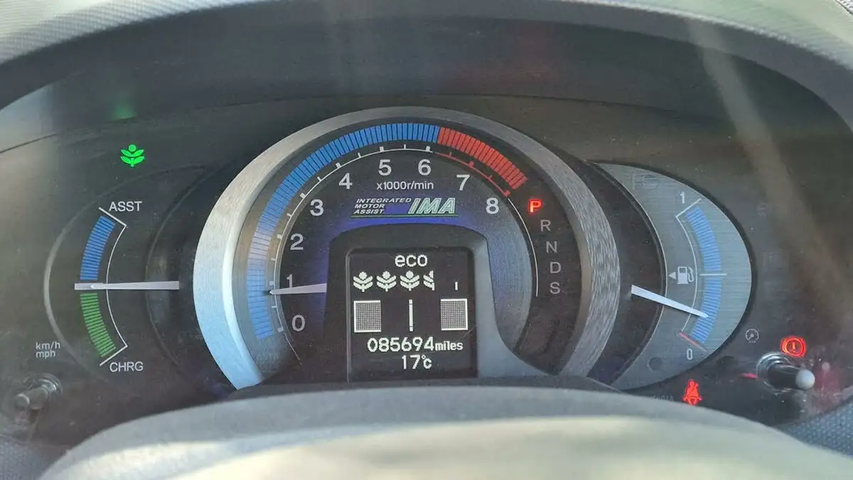 2010-honda-insight-13-es-big-9