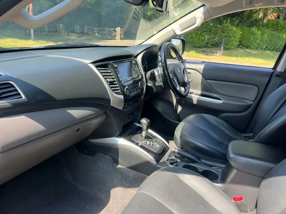 2017-mitsubishi-l200-24di-d-warrior-178bhp-eu6-auto-big-10
