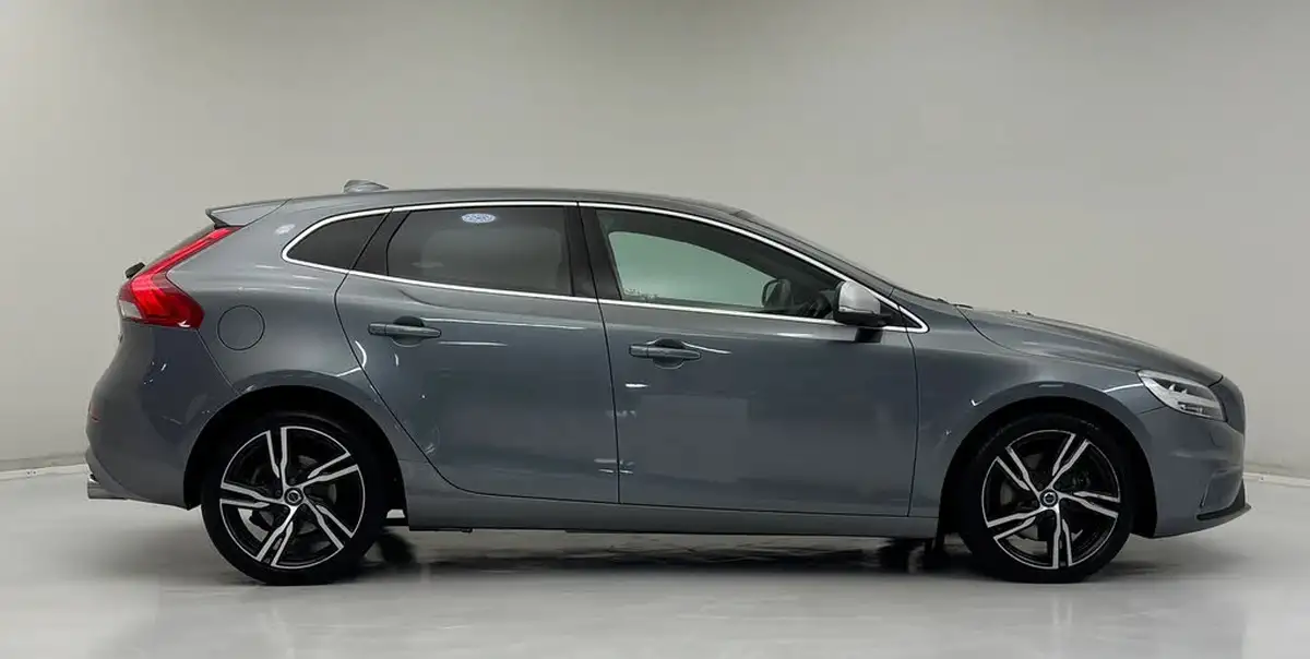 2019-volvo-v40-20td-d2-r-design-geartronic-big-3