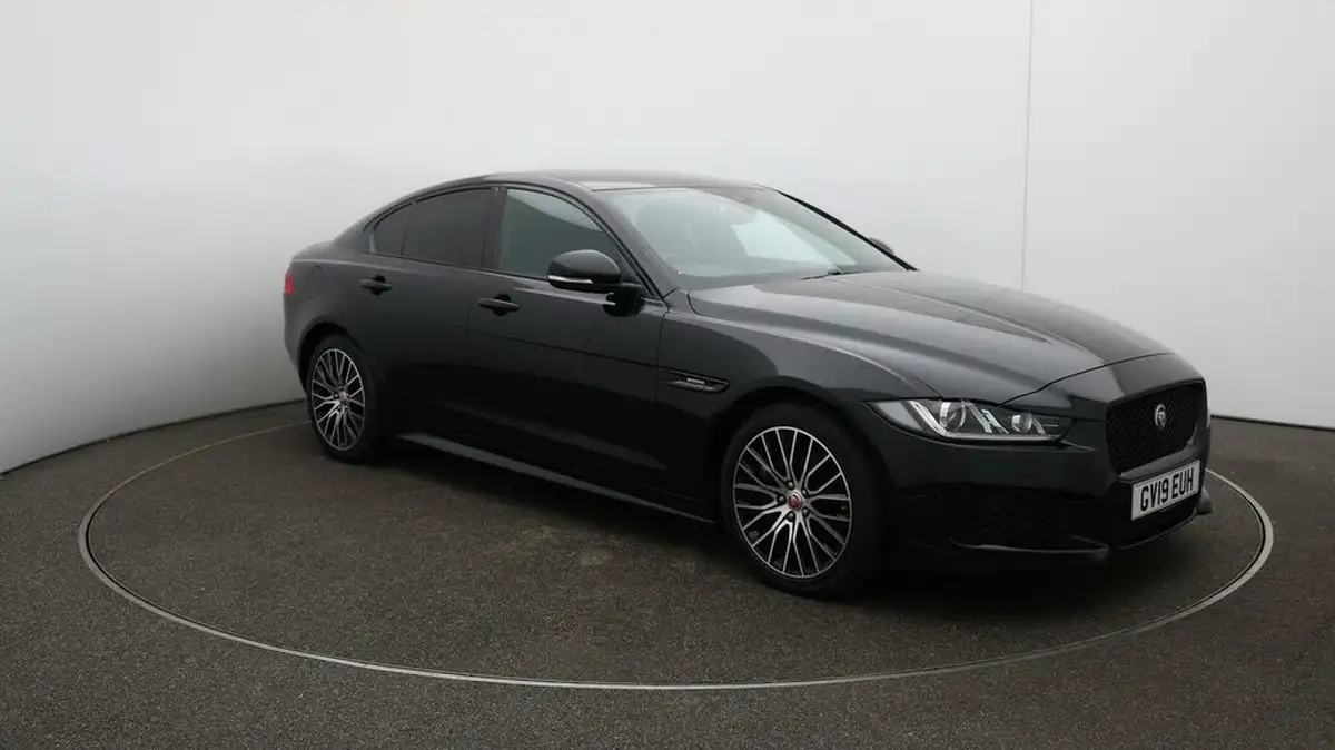 2019-jaguar-xe-20i-landmark-200ps-big-44