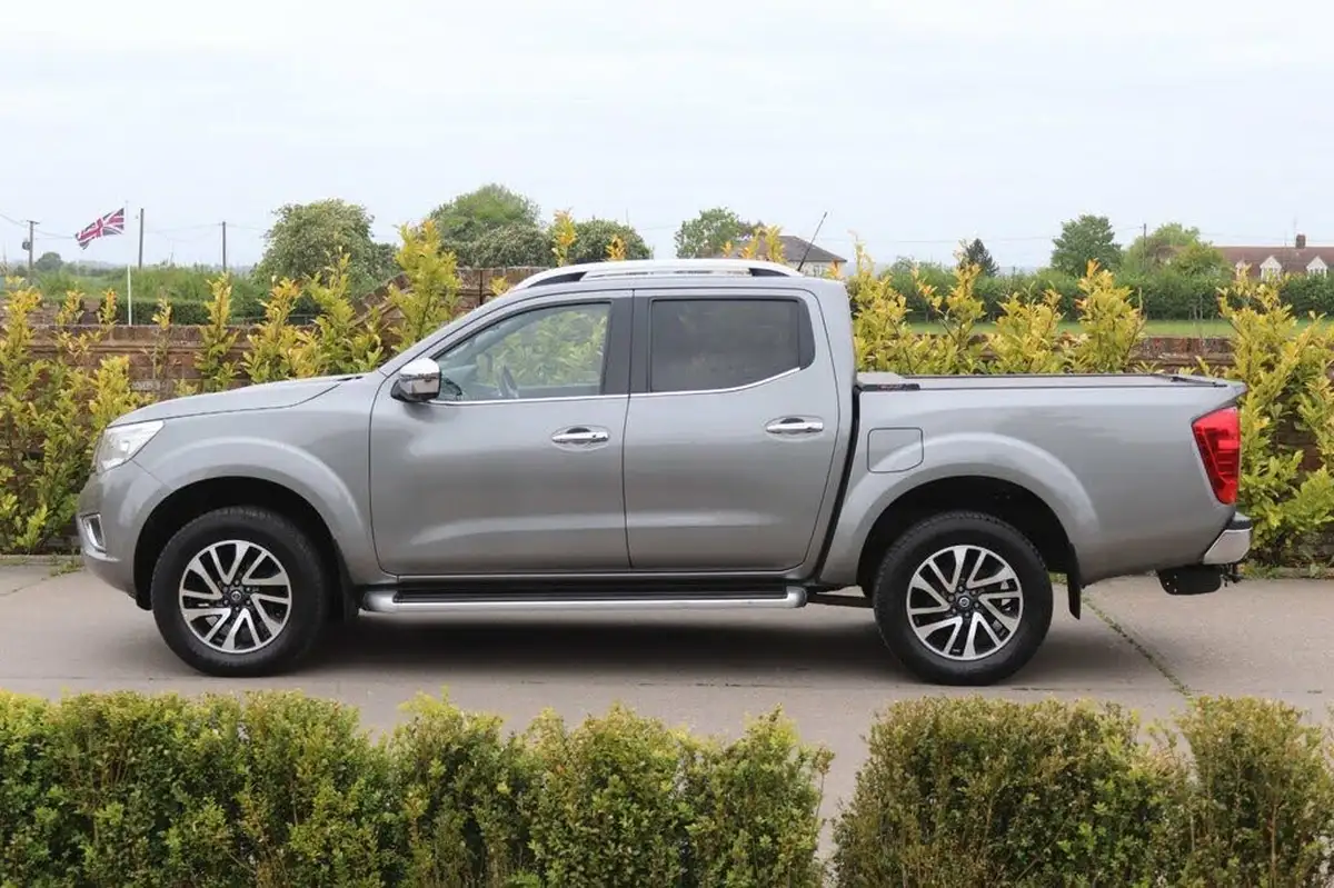 2019-nissan-navara-23dci-tekna-auto-big-7