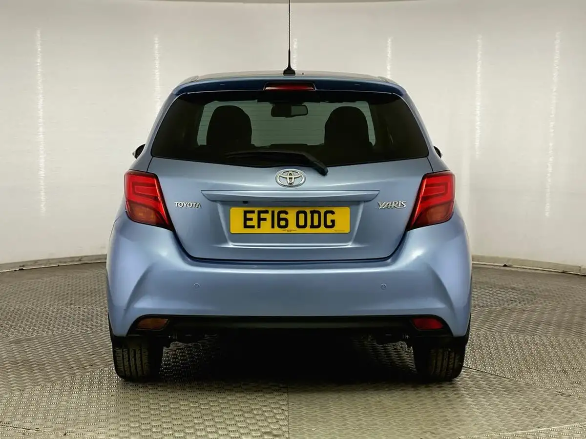 2016-toyota-yaris-133-design-tss-cvt-big-5