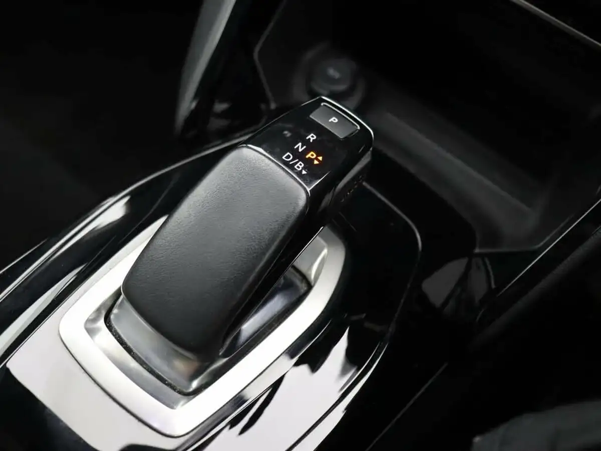 2021-peugeot-2008-suv-e-gt-premium-50kwh-big-31