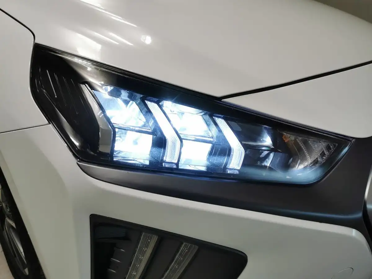 2021-hyundai-ioniq-e-premium-se-electric-100kw-big-5