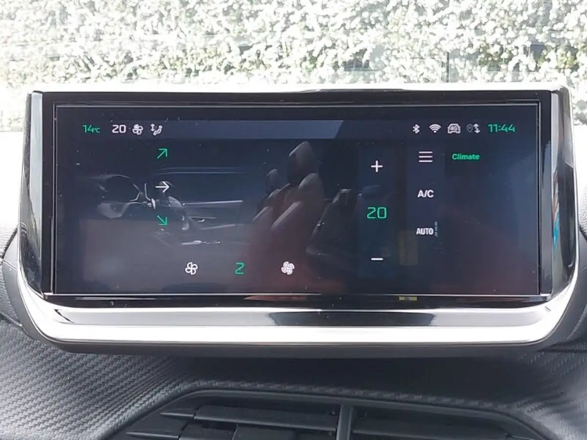 2023-peugeot-2008-suv-big-13