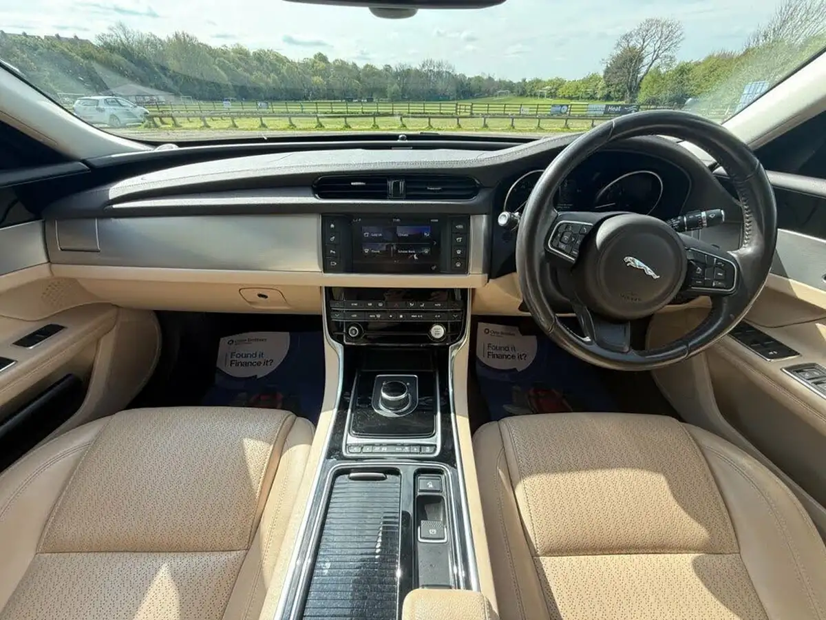 2016-jaguar-xf-20td-prestige-180ps-auto-big-13