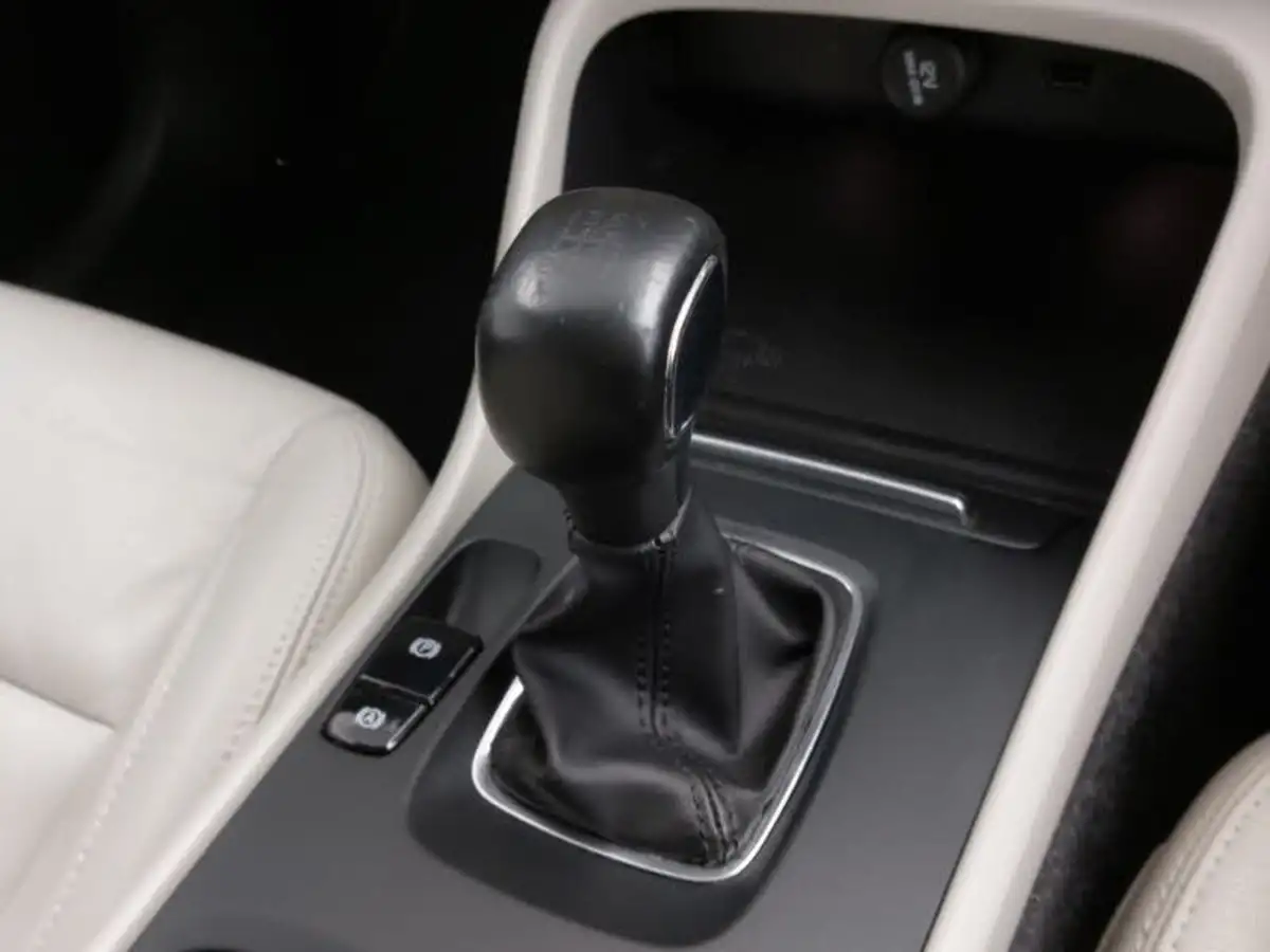 2021-volvo-xc40-15-t3-inscription-163bhp-big-11