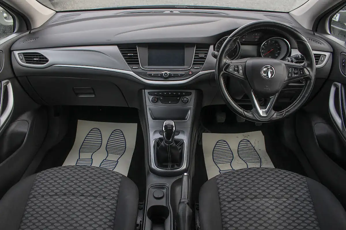 2017-vauxhall-astra-14i-16v-turbo-energy-big-22
