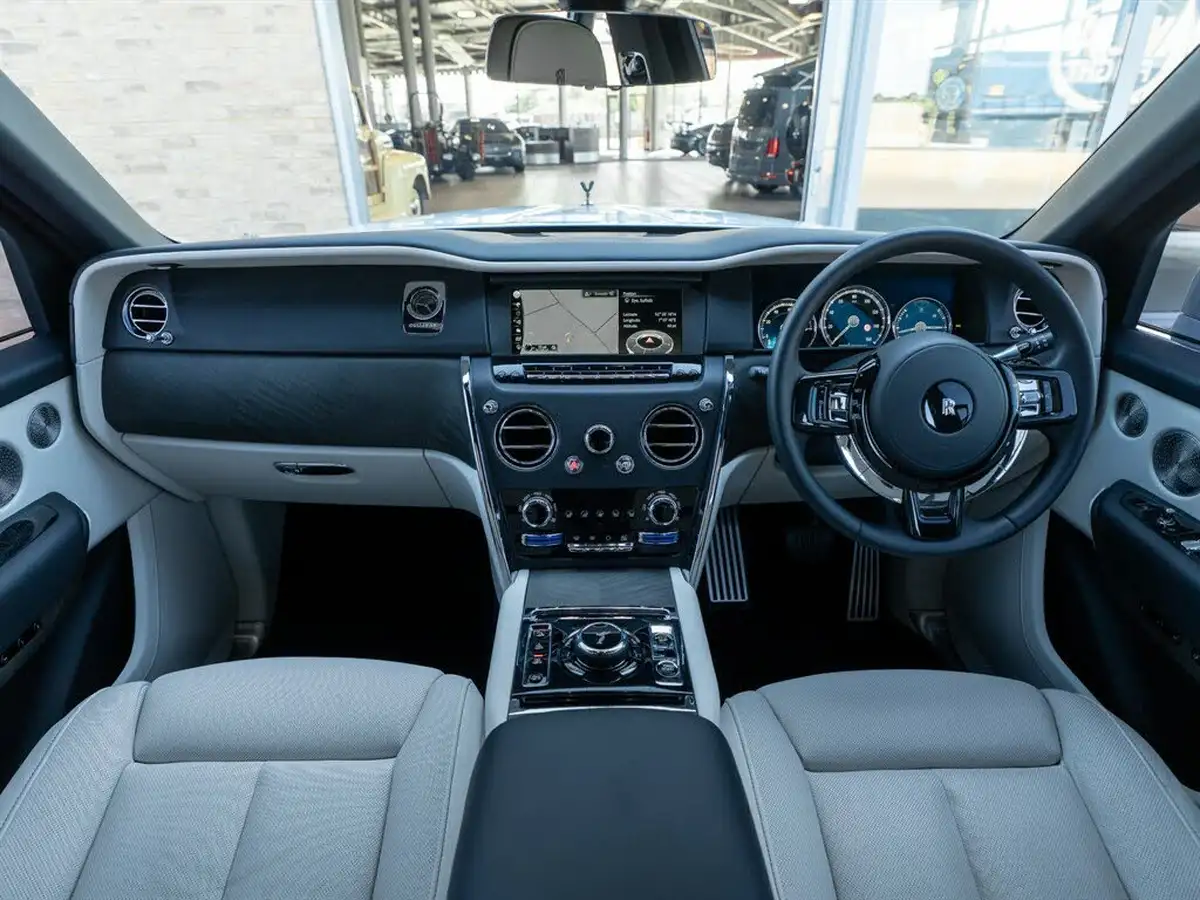 2023-rolls-royce-cullinan-675-big-10