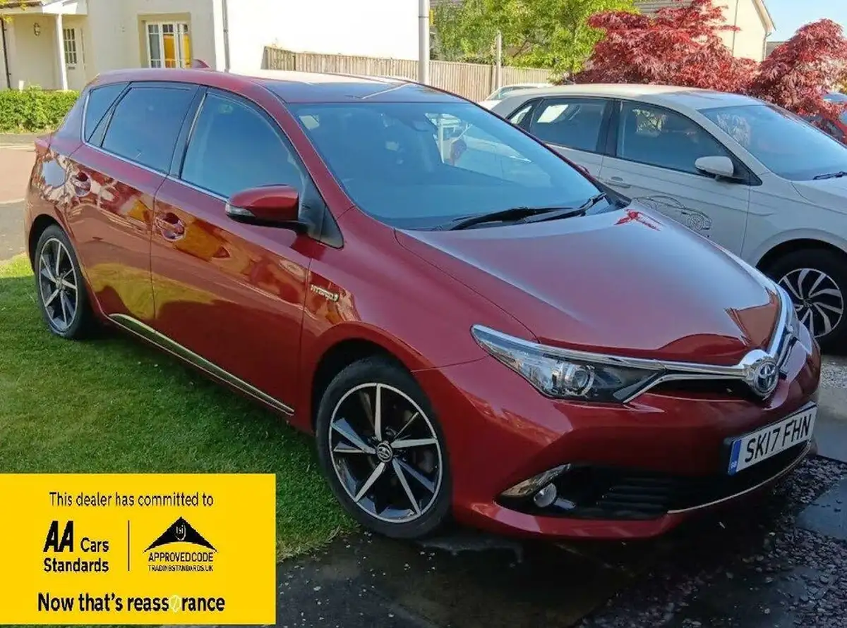 2017-toyota-auris-18-vvt-i-hsd-design-tss-hatchback-big-0