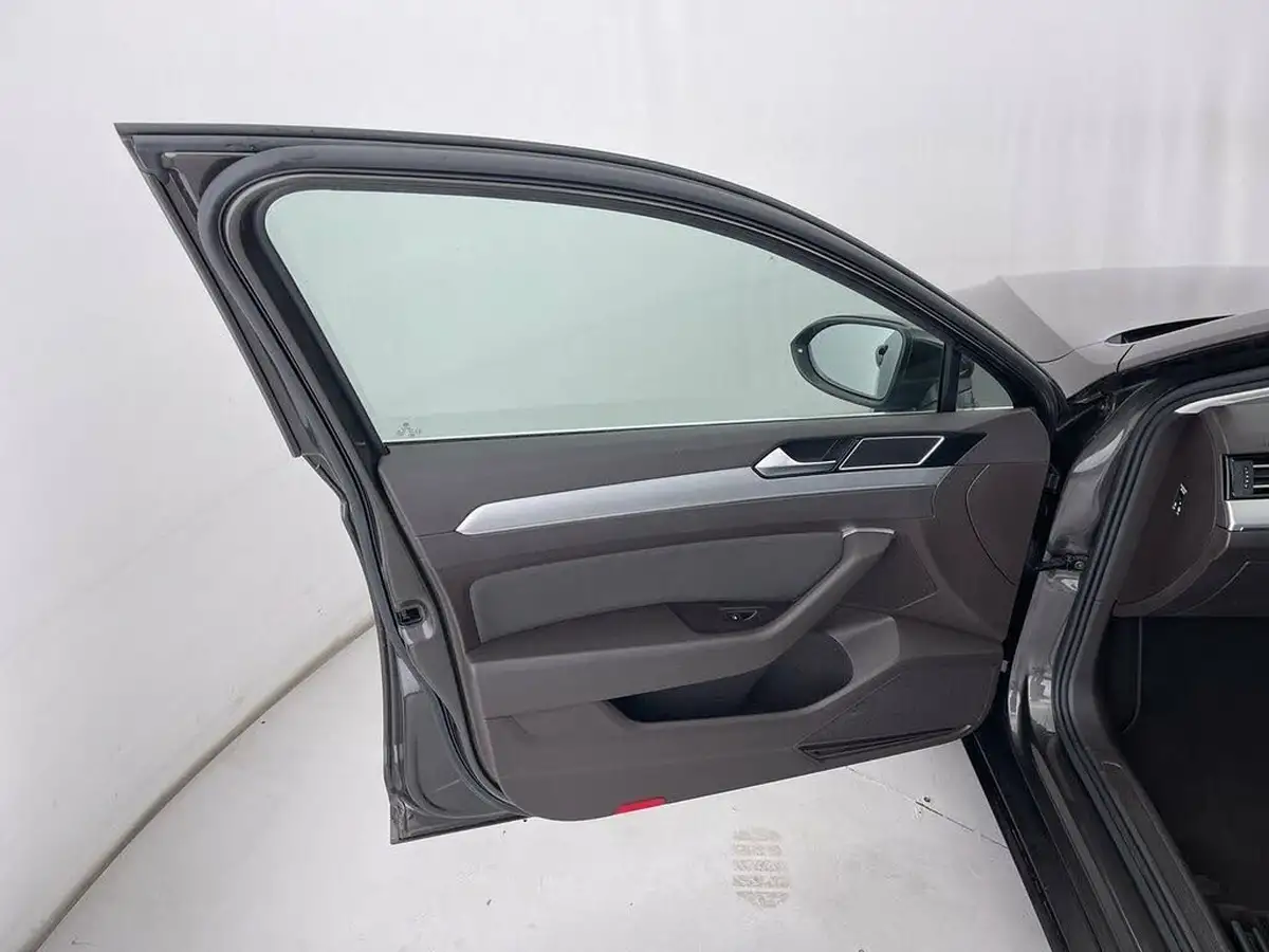 2015-volkswagen-passat-20tdi-se-business-bmtss-saloon-4d-big-26