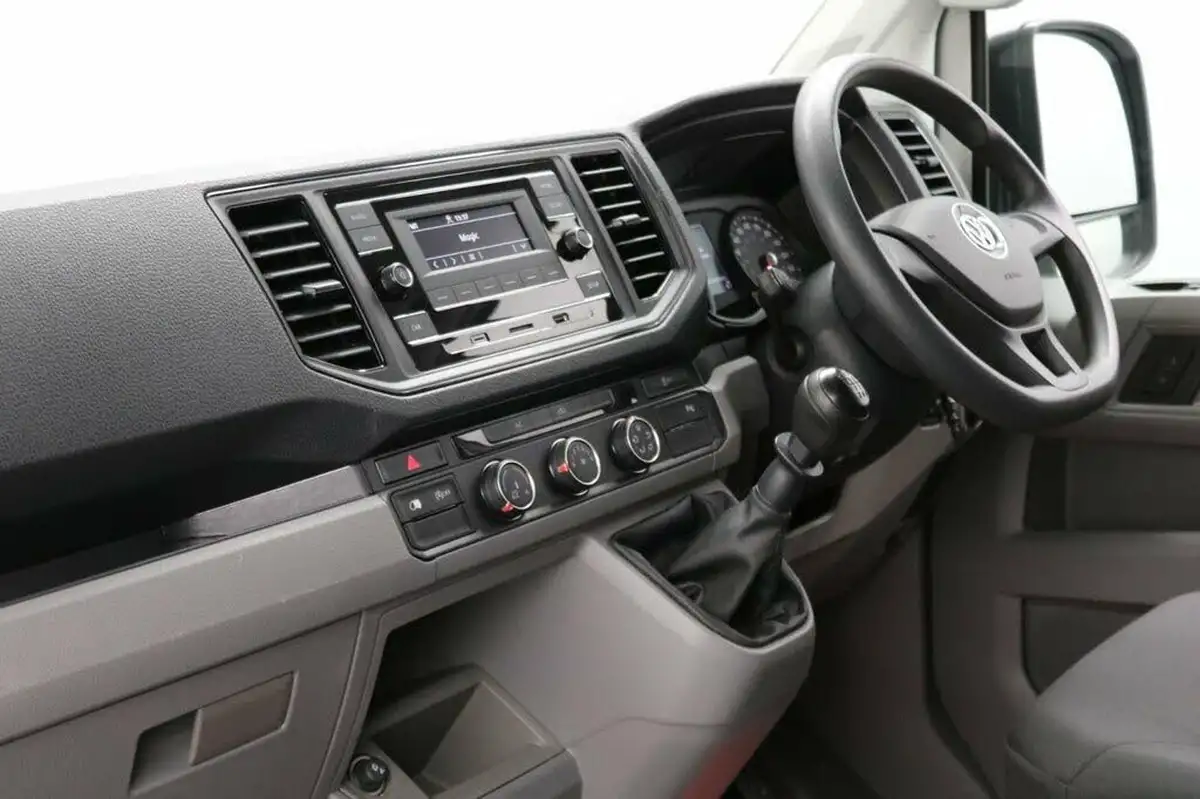 2024-volkswagen-crafter-big-28