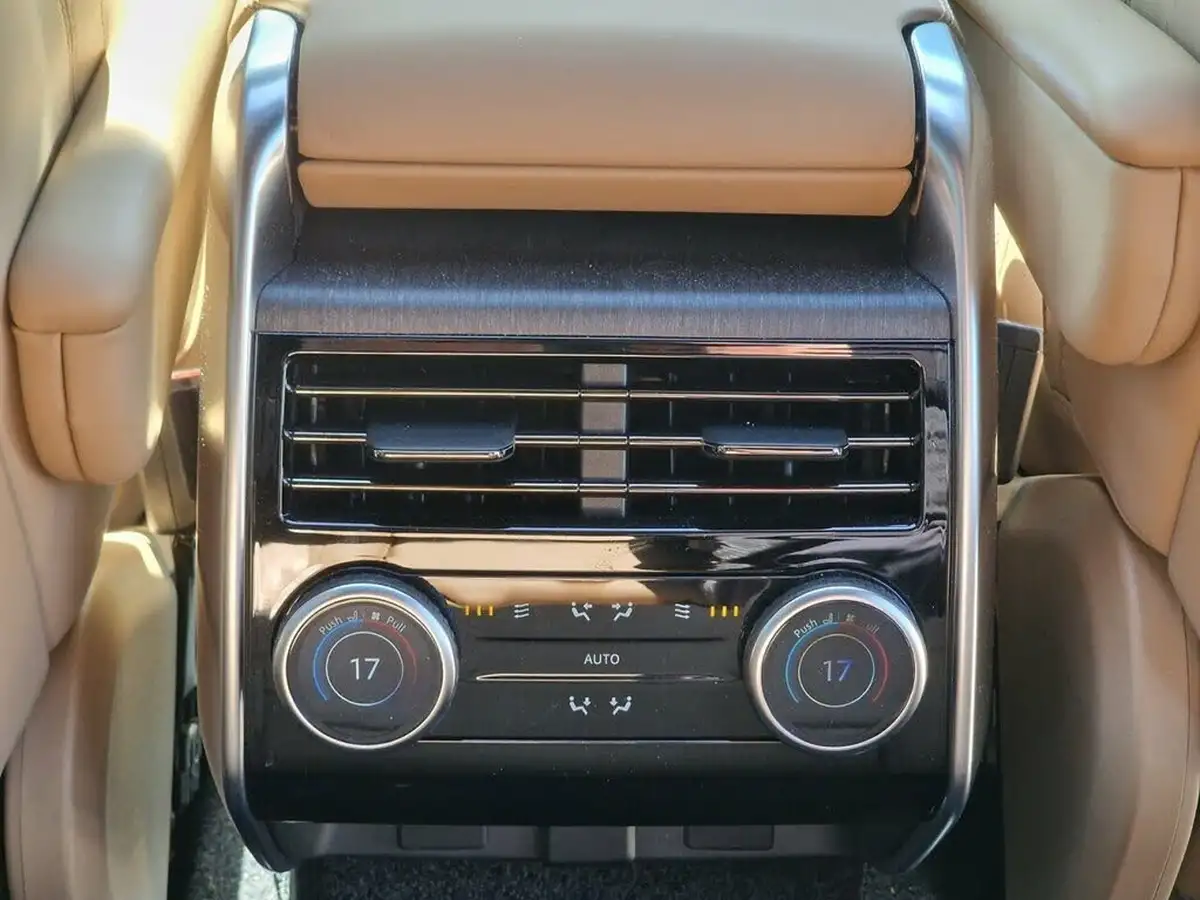 2023-land-rover-range-rover-30-p400-hse-big-13