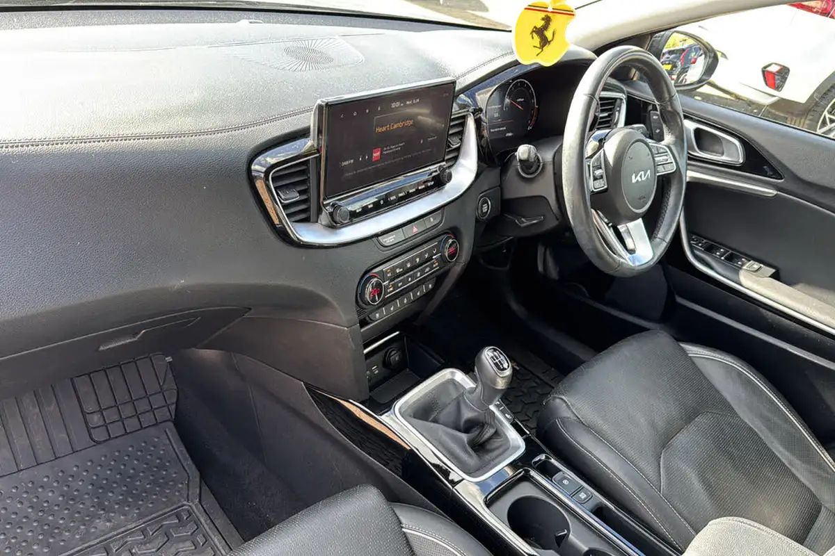 2022-kia-xceed-15-t-gdi-4-big-10