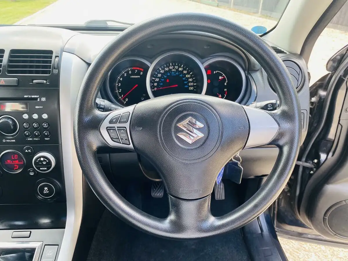2012-suzuki-grand-vitara-16-sz3-big-11