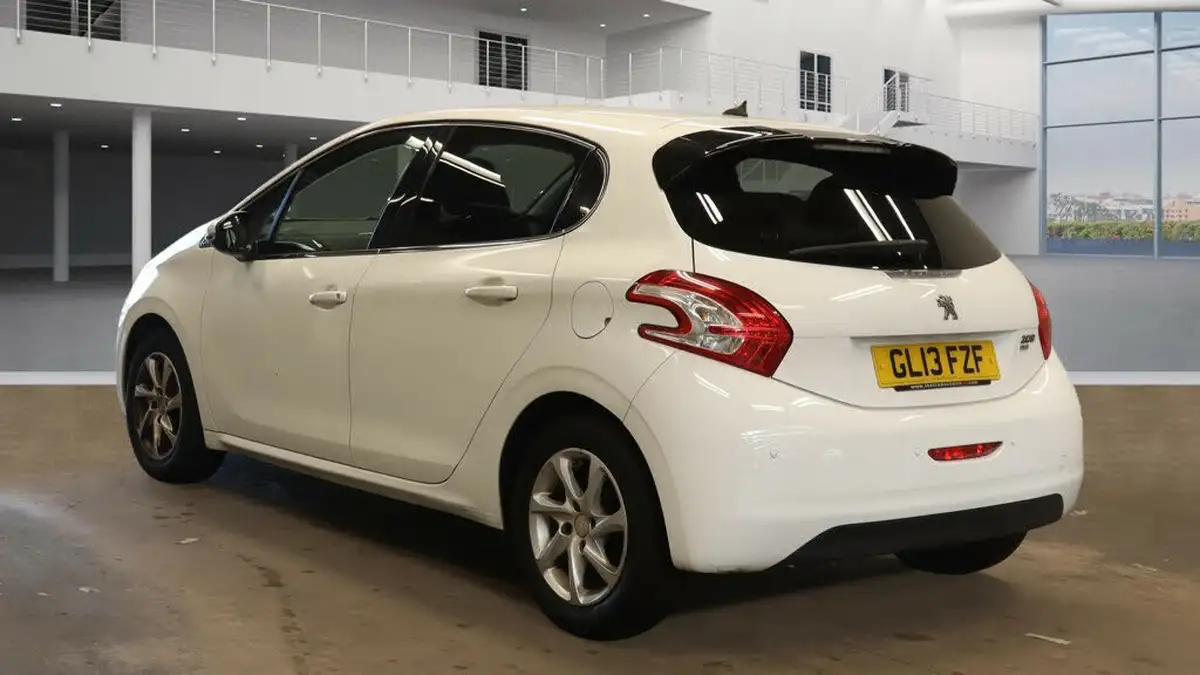 2013-peugeot-208-14td-allure-14e-hdi-ss-5d-egc-big-4