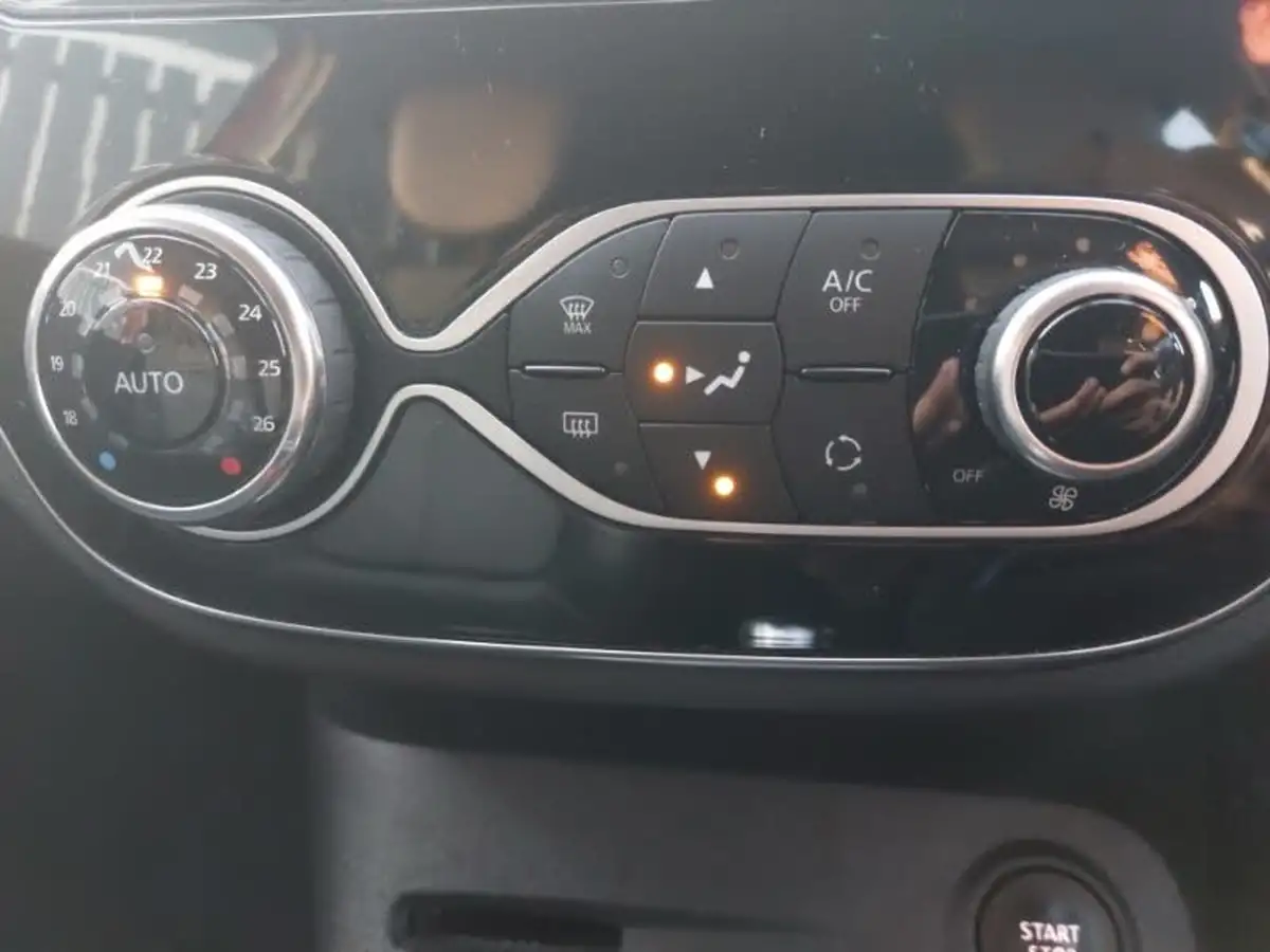 2017-renault-captur-09-tce-signature-x-nav-big-16