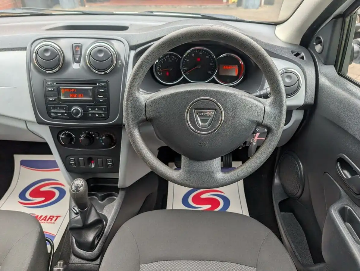 2014-dacia-sandero-12-ambiance-big-18