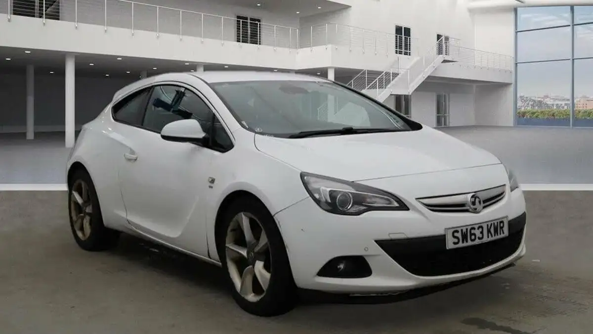 2013-vauxhall-astra-gtc-20td-sri-big-4