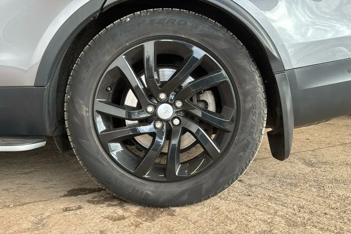 2019-land-rover-discovery-30-sd6-hse-big-33