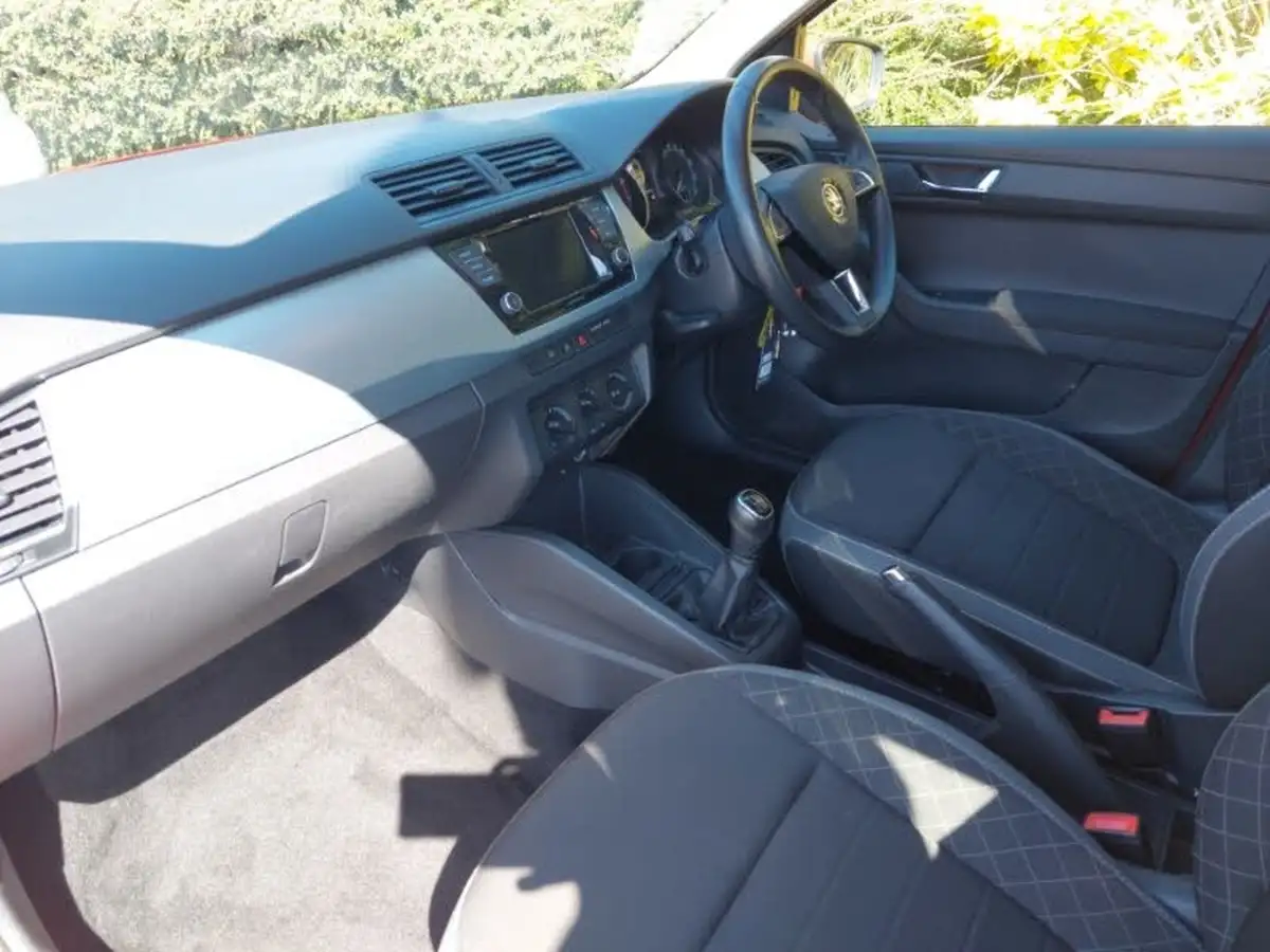 2019-skoda-fabia-10-mpi-se-75ps-ss-hatchback-big-4