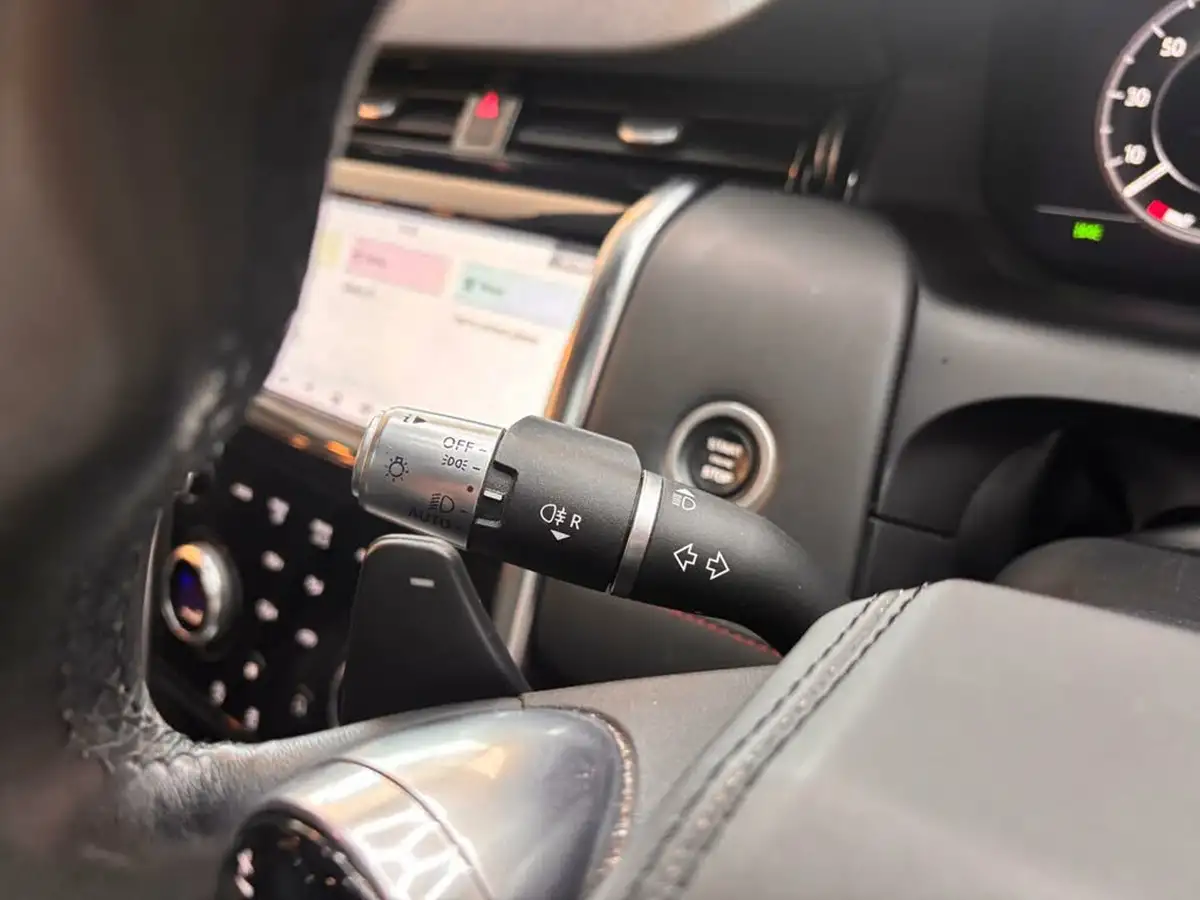 2019-land-rover-discovery-sport-20-d180-r-dynamic-hse-big-34