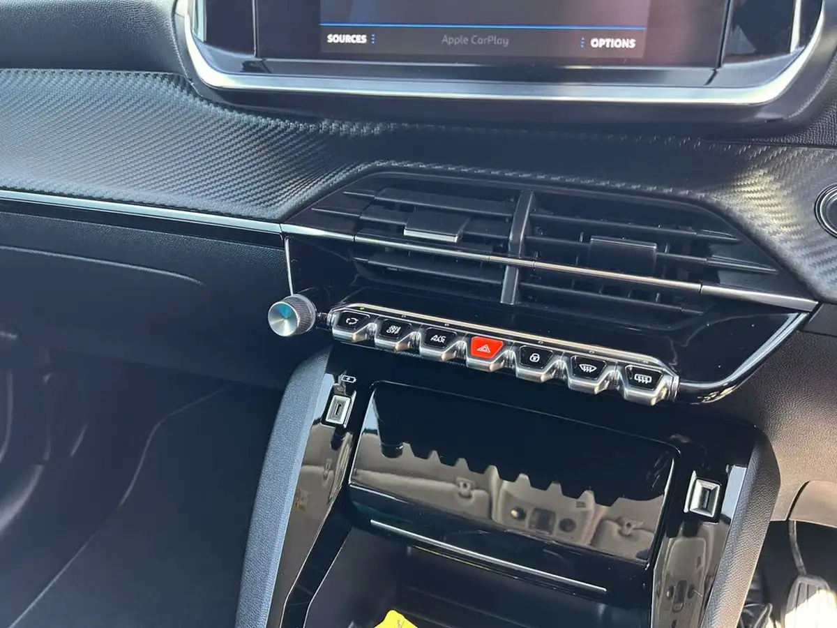 2021-peugeot-208-12-puretech-allure-premium-100bhp-big-32