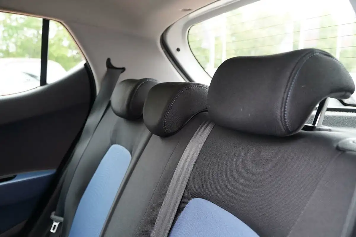 2014-hyundai-i10-10-premium-big-30