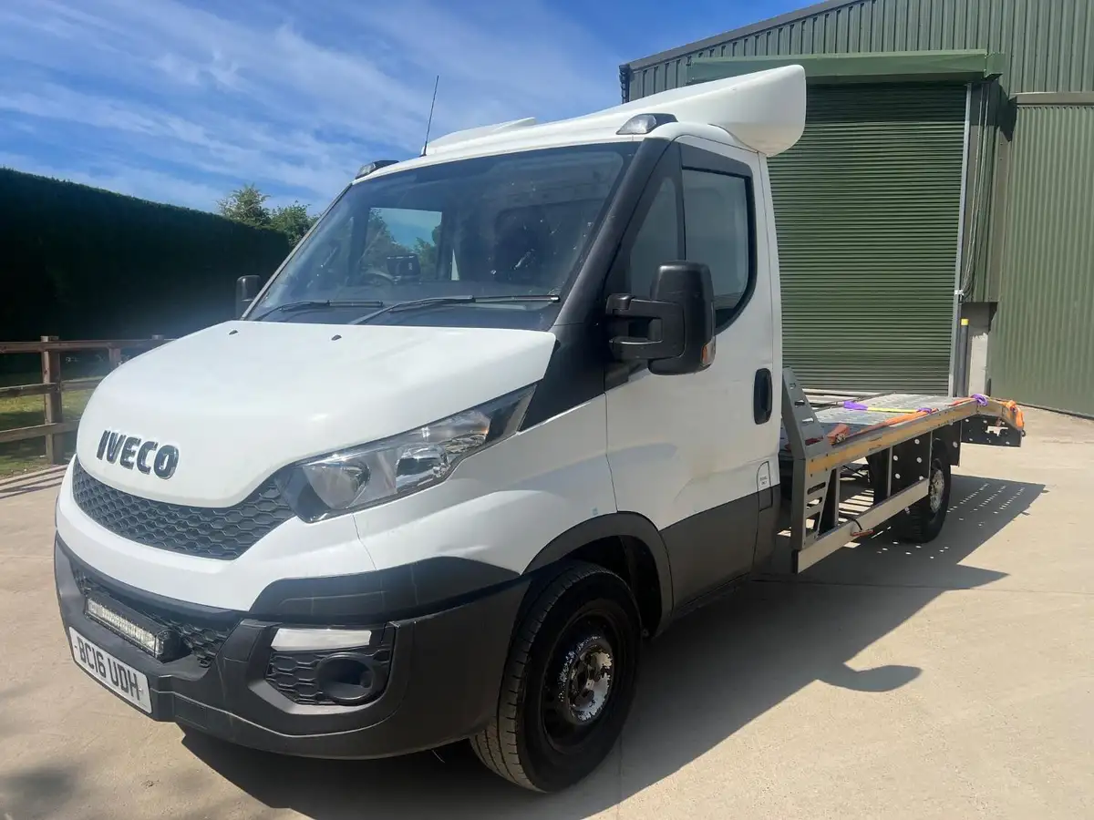 2016-iveco-daily-s-class-23td-35s11-3000-big-2