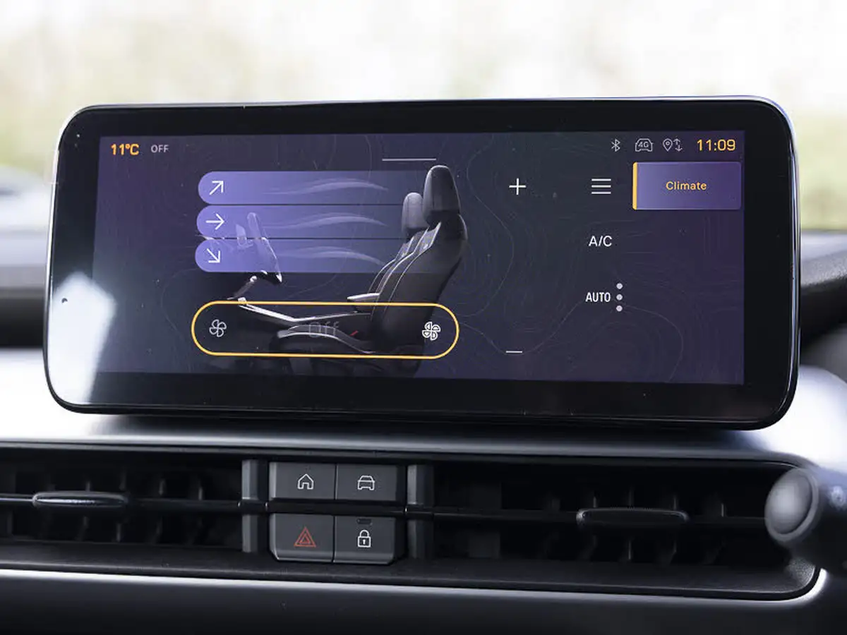 2025-jeep-avenger-12-gse-altitude-e-hybrid-48v-auto-big-16