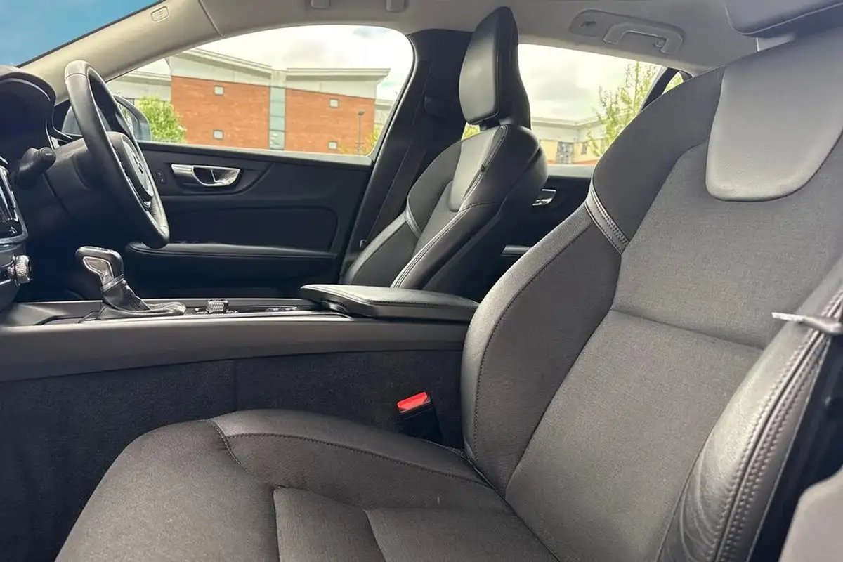 2019-volvo-v60-20td-d4-cross-country-big-15