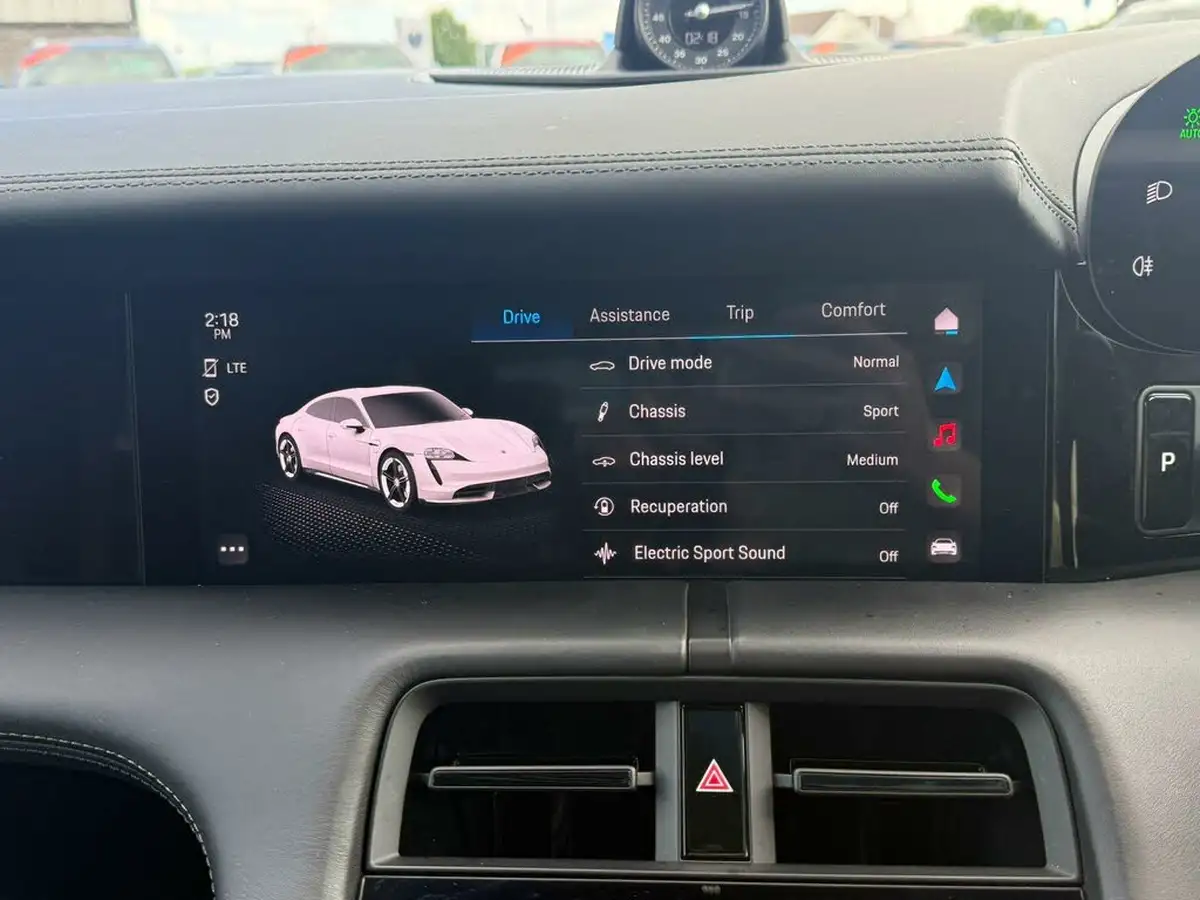 2020-porsche-taycan-e-turbo-big-30