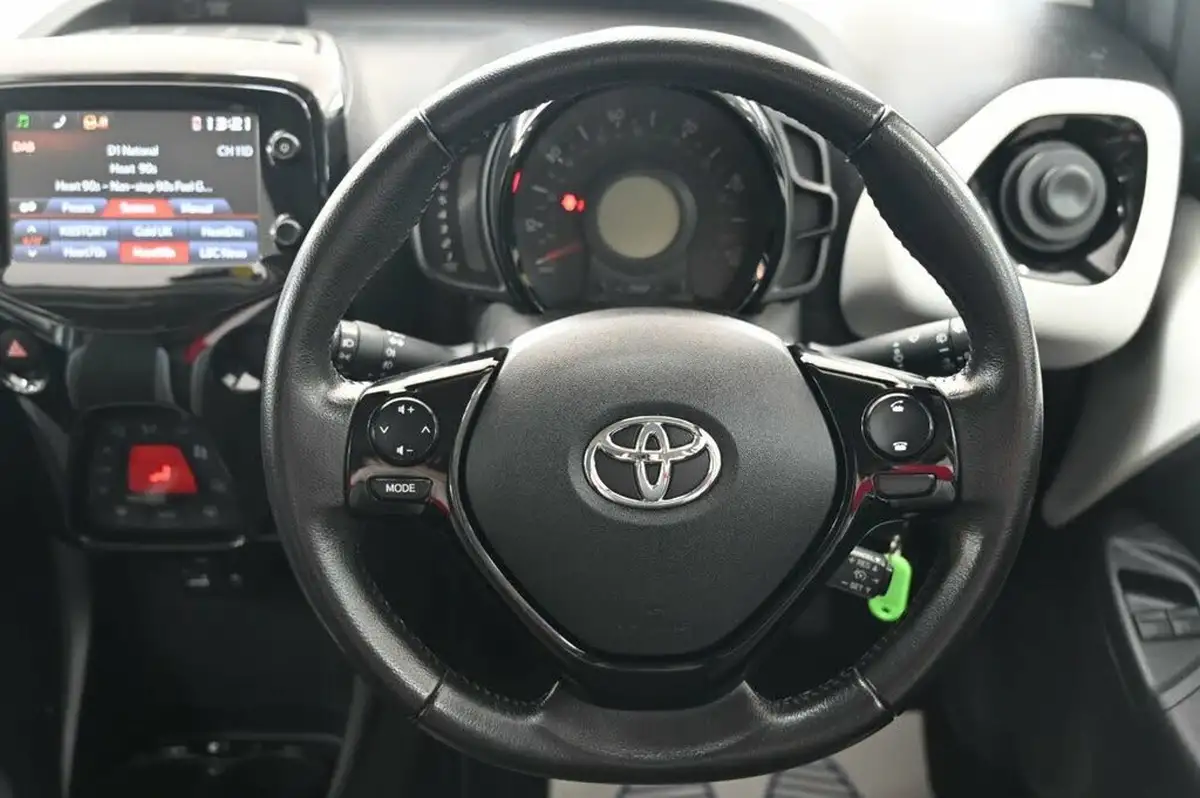 2017-toyota-aygo-10-vvt-i-x-press-71bhp-big-14