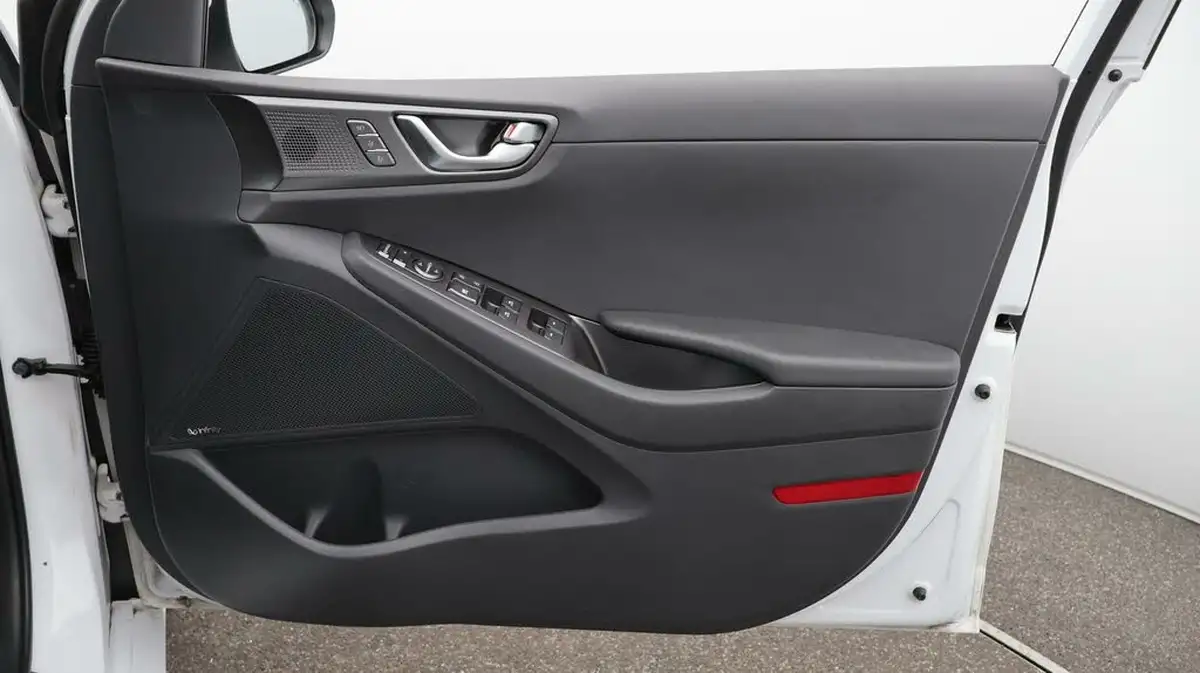 2021-hyundai-ioniq-e-premium-se-electric-100kw-big-15